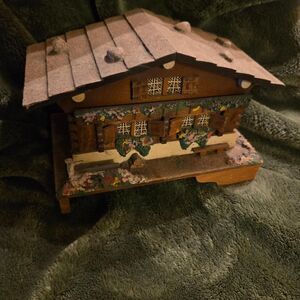 **VTG Swiss Chalet Jewelry Box Hand-Painted Wood jewelry/trinket decor